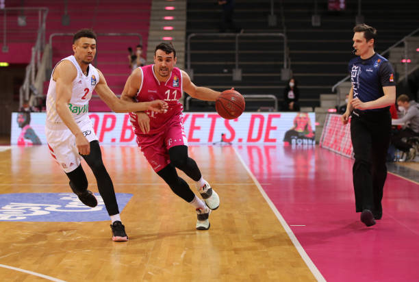 据某知名足 据某知名足